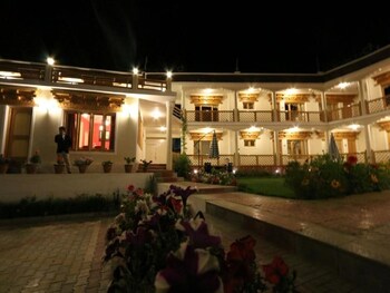 Hotel Ladakh Inn,Near Leh Bus Stand,3 star