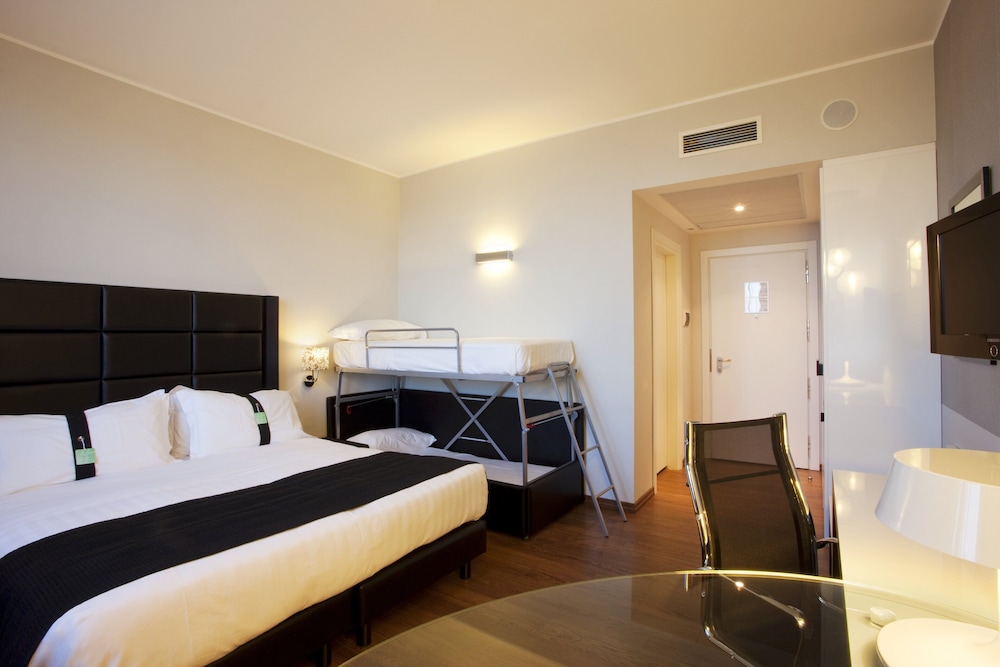 holiday inn genoa city by ihg