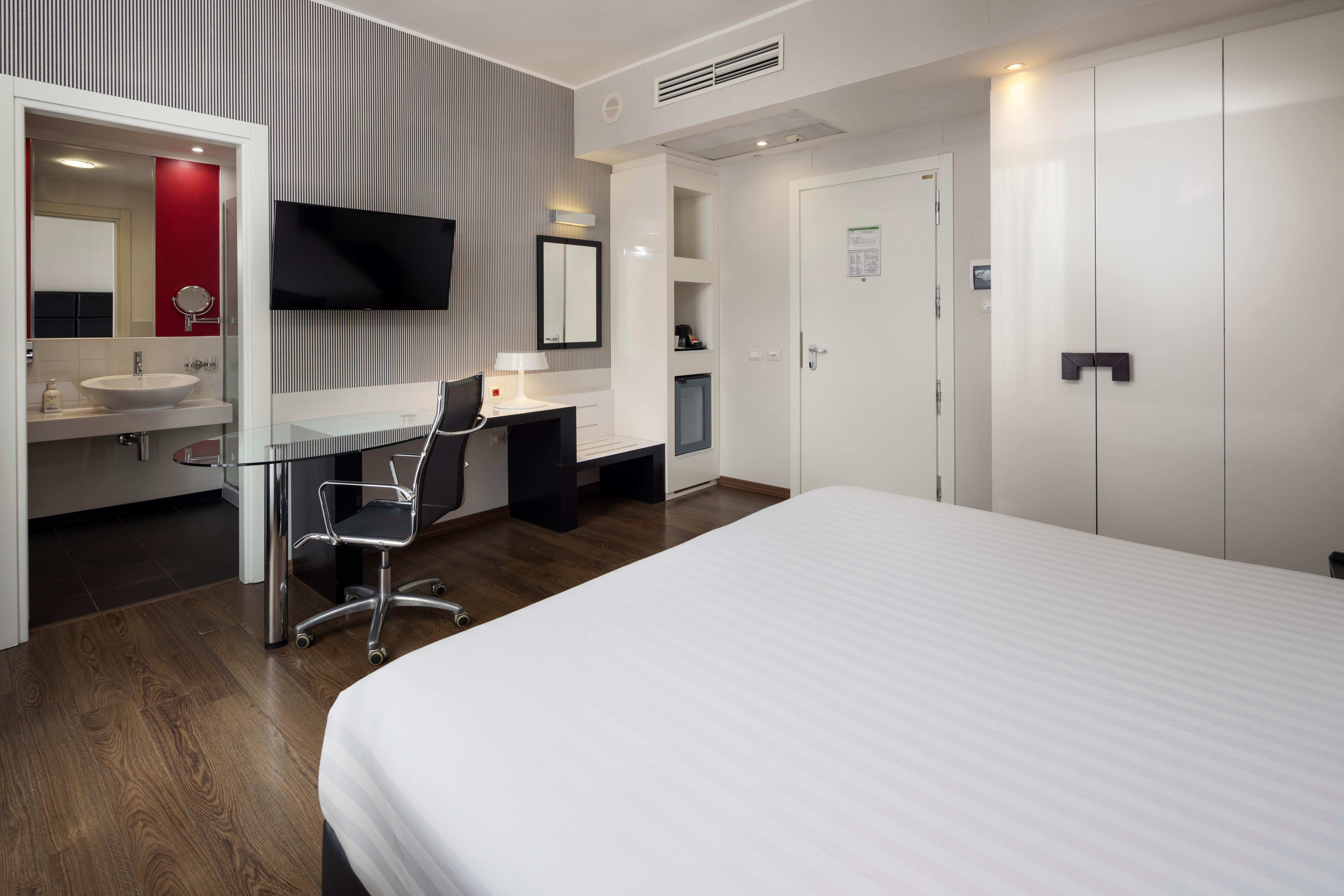 holiday inn genoa city by ihg