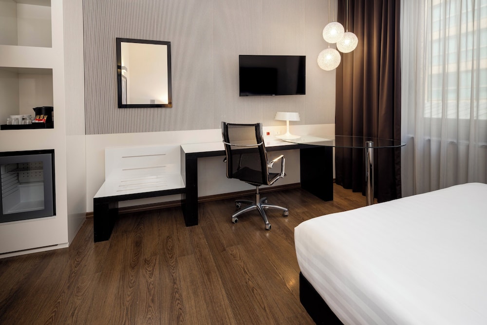 holiday inn genoa city by ihg