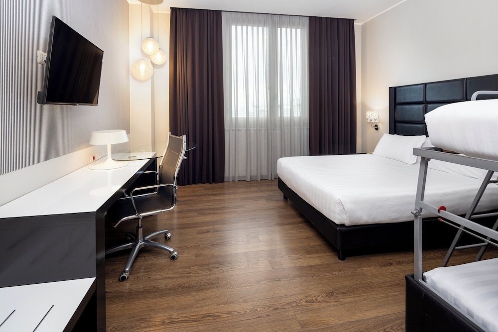 holiday inn genoa city by ihg