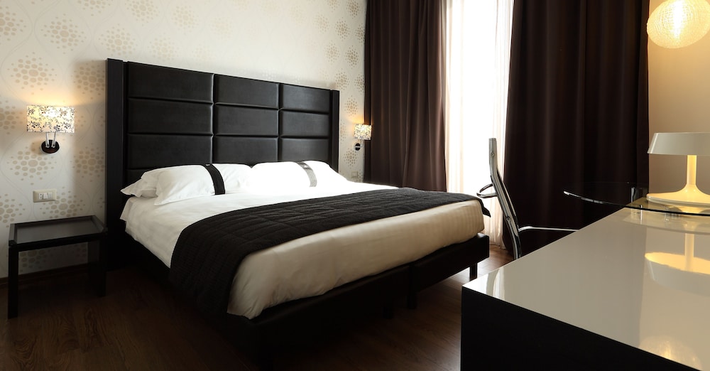holiday inn genoa city by ihg