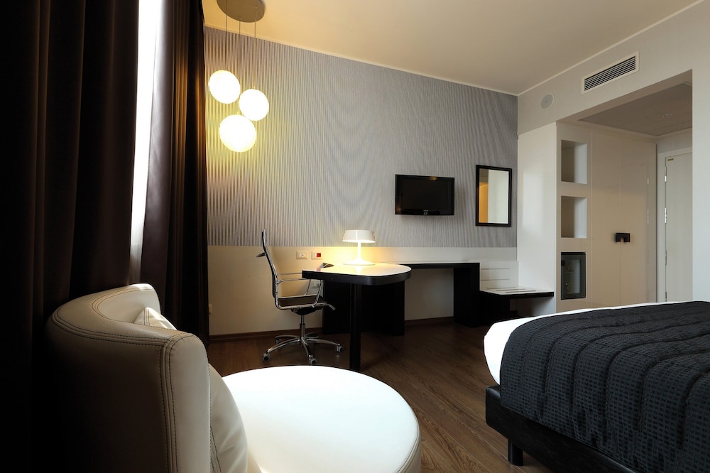 holiday inn genoa city by ihg