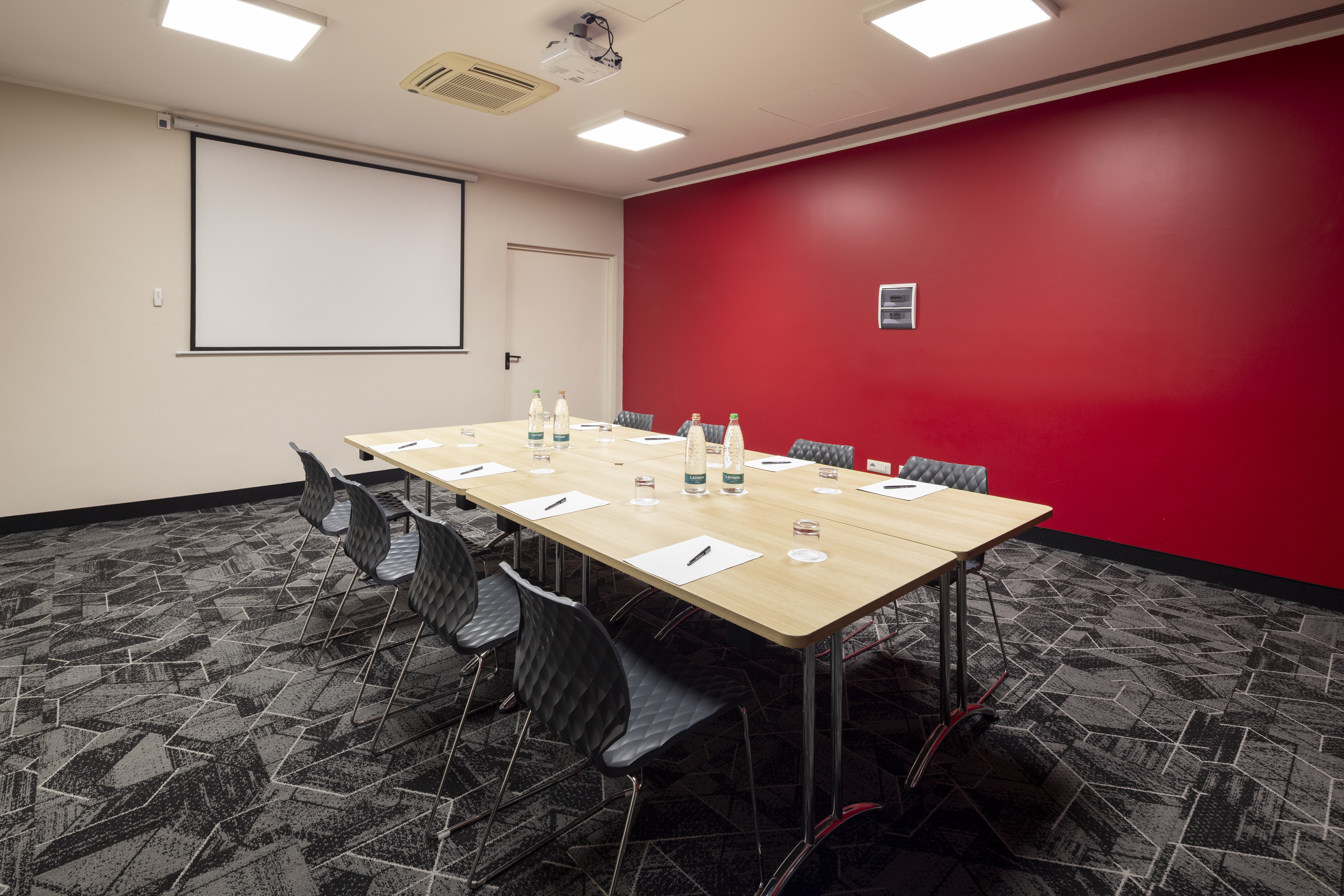 holiday inn genoa city by ihg