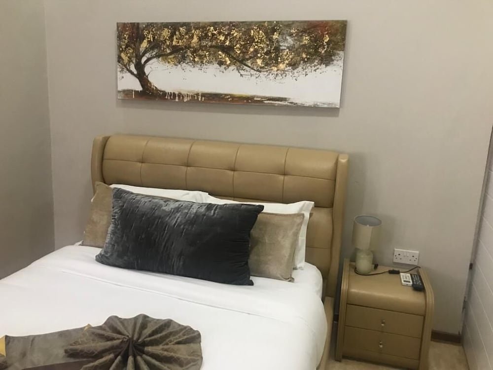 luxlusive guest house