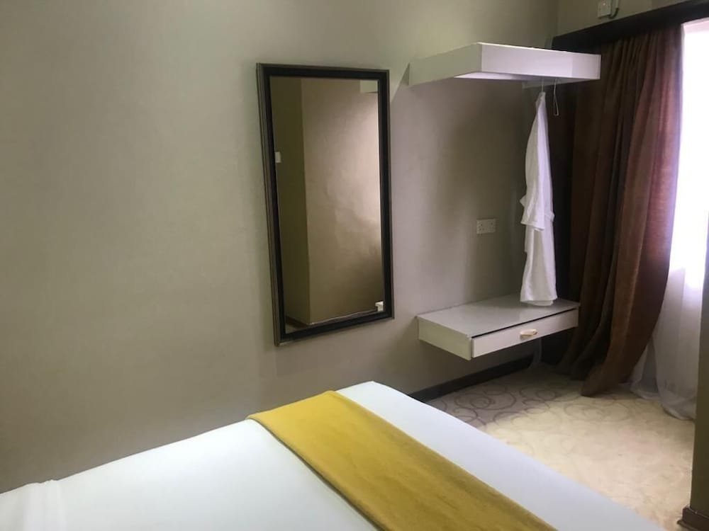 luxlusive guest house