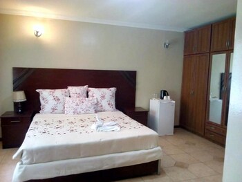 Zenith  Lodge,,3 star