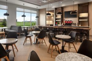 hyatt place calgary airport