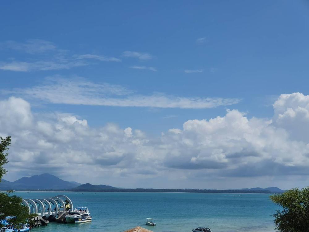 rainbow sky hotel samet