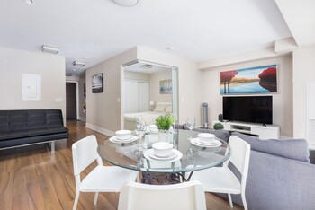 atlas suites cn tower and convention centre