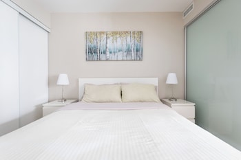 atlas suites cn tower and convention centre