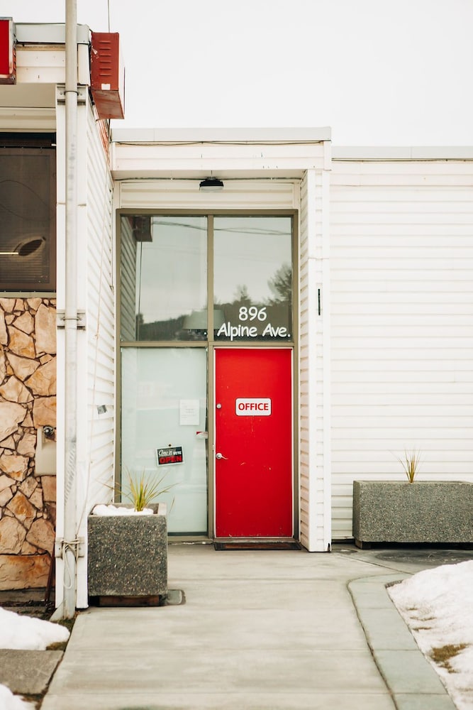 99 mile motel