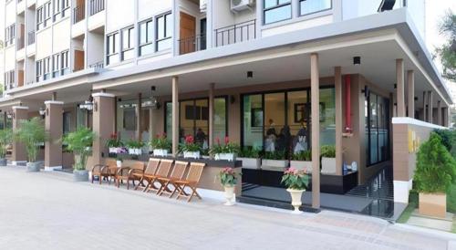 mira residence and resort