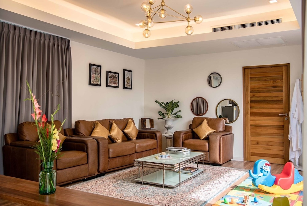 mira residence and resort