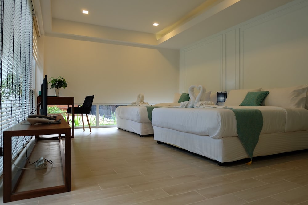 mira residence and resort