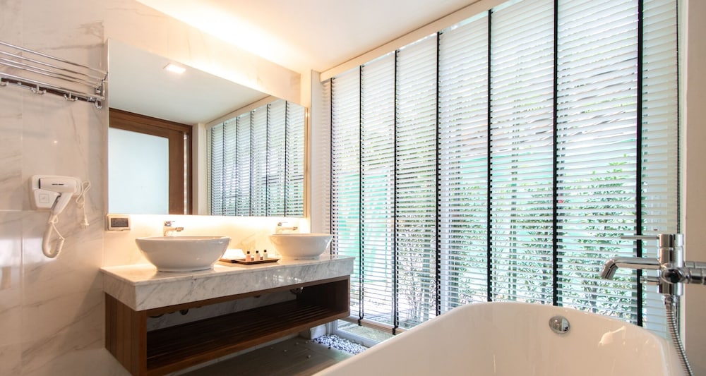 mira residence and resort