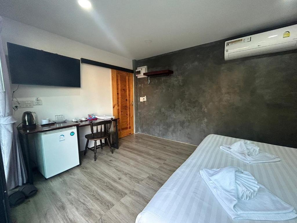 uthaithani resort