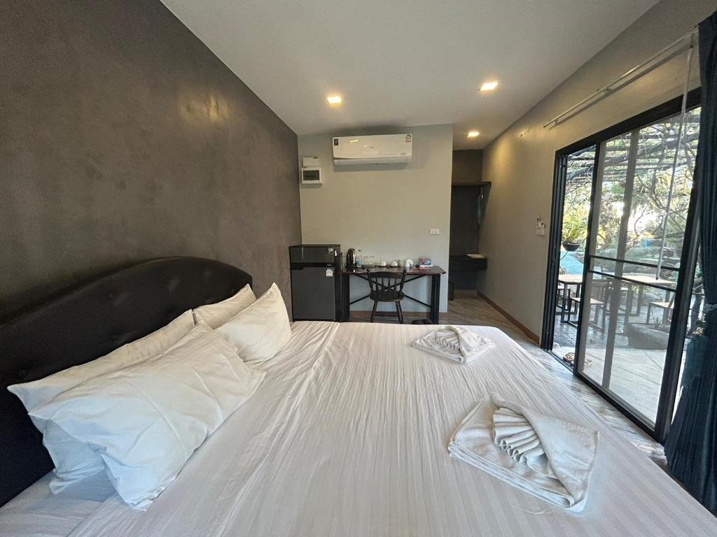 uthaithani resort