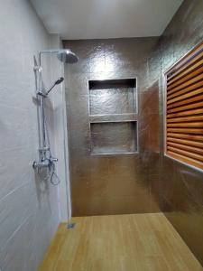 uthaithani resort