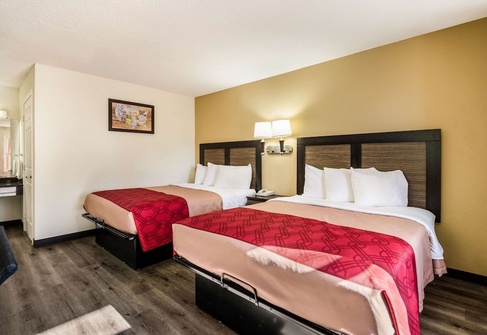 econo lodge glade springs i 81