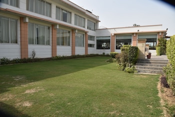 opulent by udman chattarpur