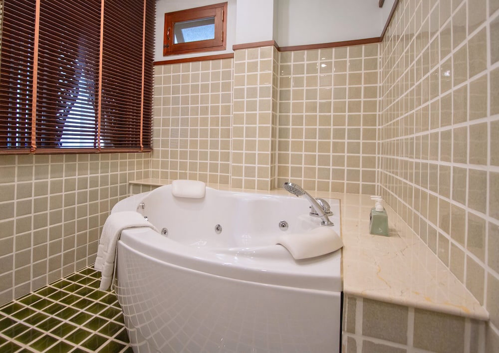 rich garden house hotel