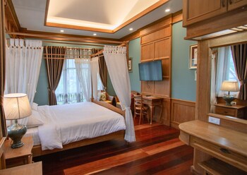 rich garden house hotel