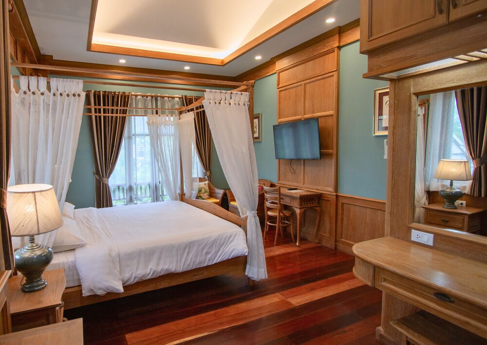 rich garden house hotel