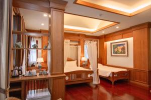 rich garden house hotel