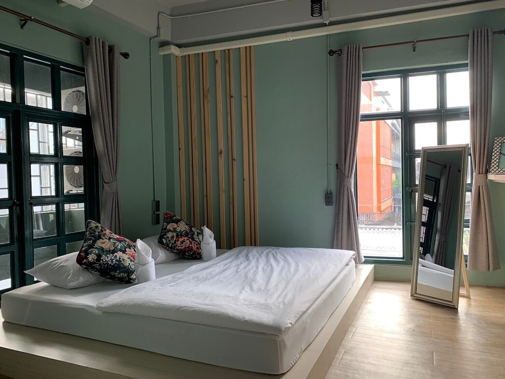 busket hostel