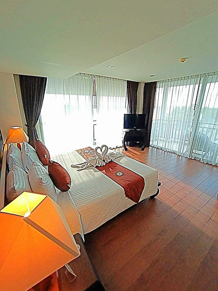 royal thai pavilion jomtien boutique resort