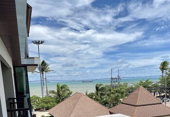 royal thai pavilion jomtien boutique resort