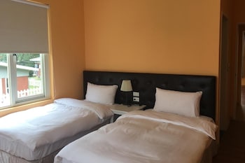 american village resort