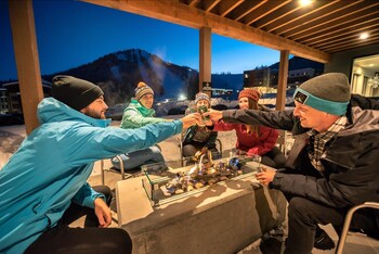 Nowhere Special,Genelle>>Castlegar,2 star