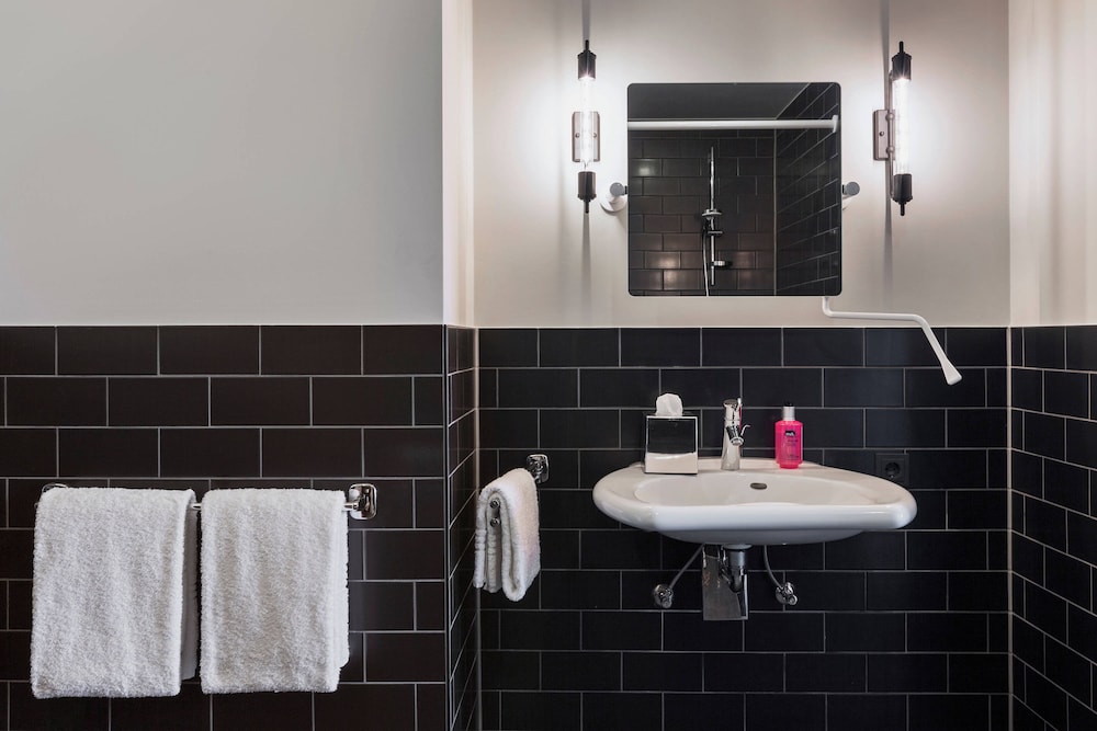 moxy frankfurt airport kelsterbach