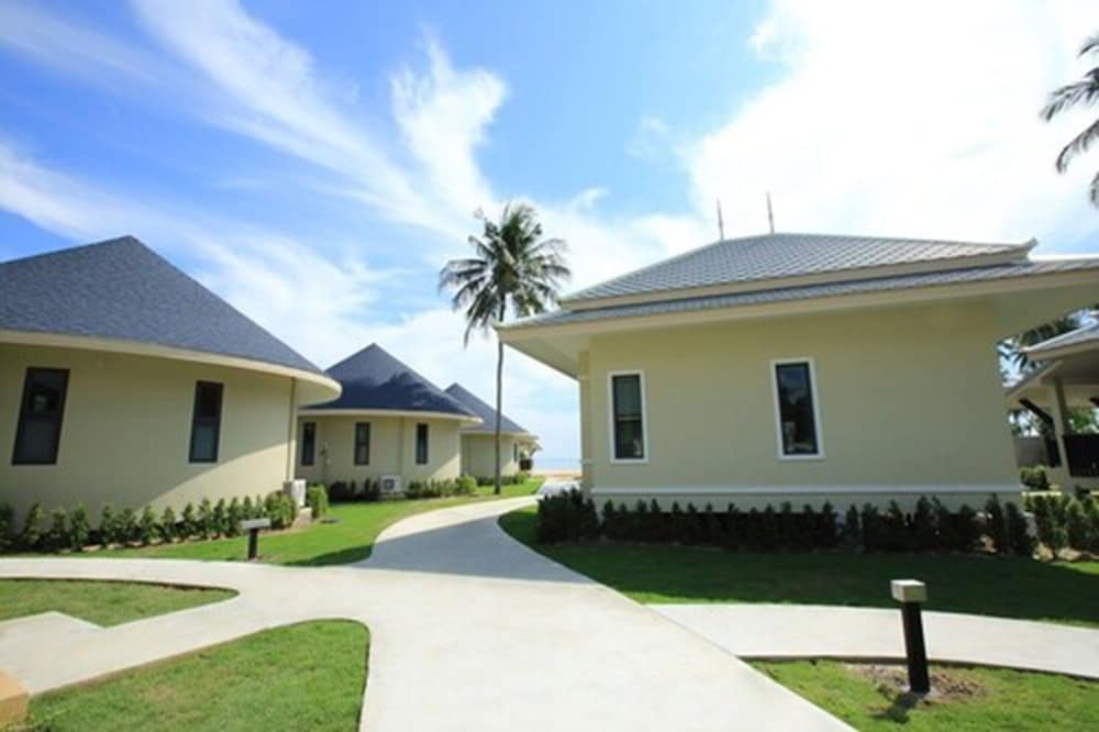 wis beach khanom