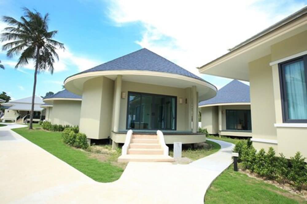 wis beach khanom
