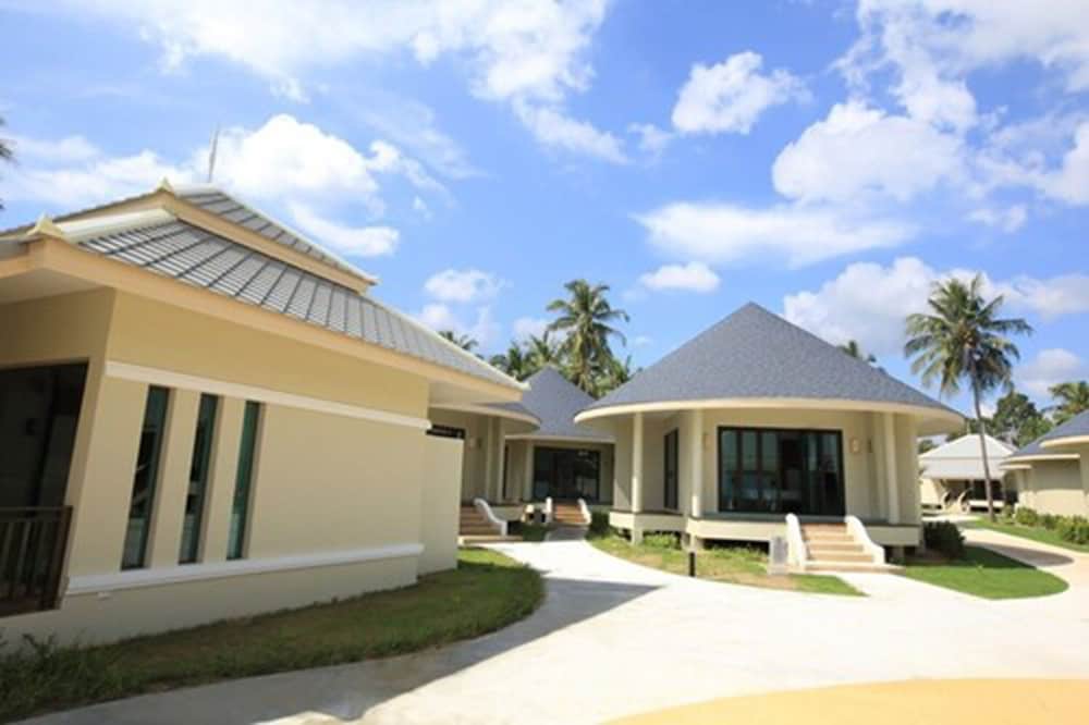 wis beach khanom