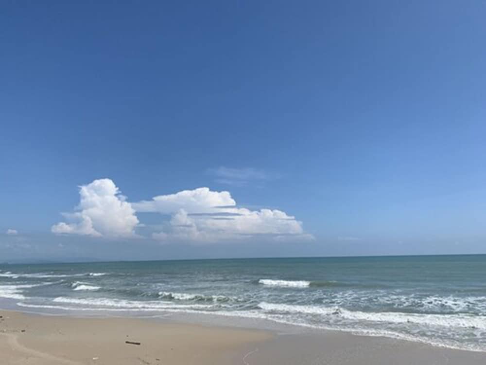 wis beach khanom