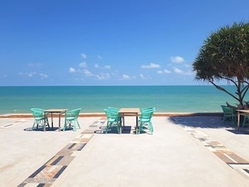 wis beach khanom