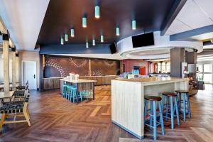 Tru By Hilton Edmonton Windermere,Edmonton>>Central Alberta,3 star