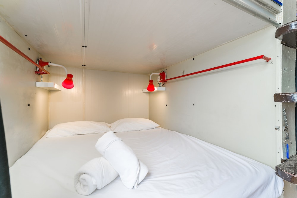 samui beach hostel adults only