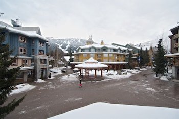 whistler blackcomb vr at town plaza