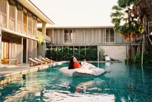 sunkiss pool bed cafe