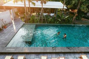 sunkiss pool bed cafe