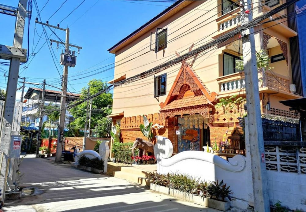 anumat premium budget hotel