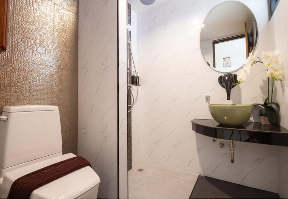 anumat premium budget hotel