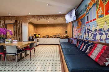 anumat premium budget hotel