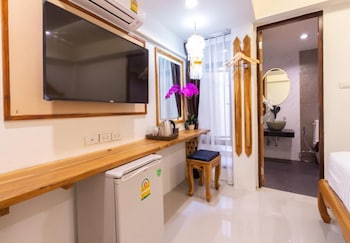 anumat premium budget hotel