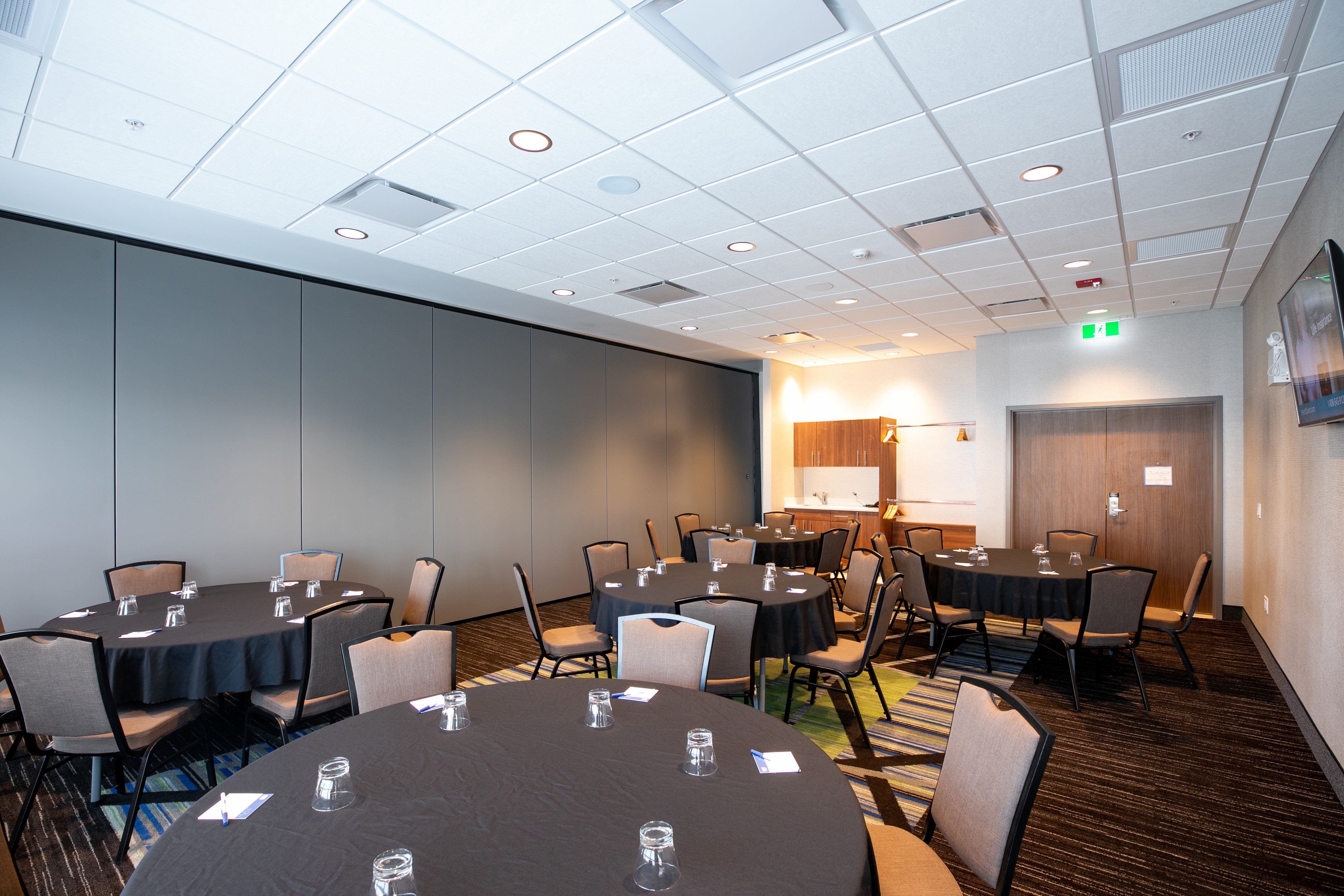 holiday inn express lethbridge southeast an ihg hotel